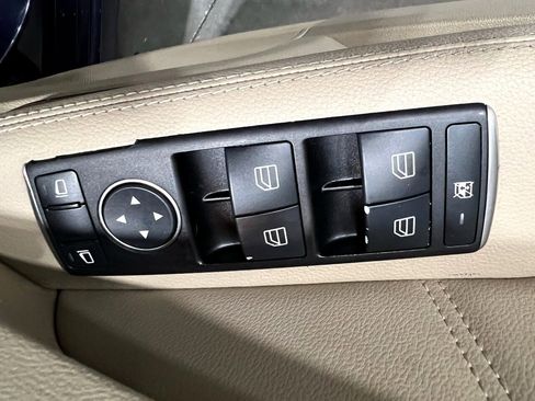 Used 2011 Mercedes-Benz E 350 4MATIC Wagon image 37