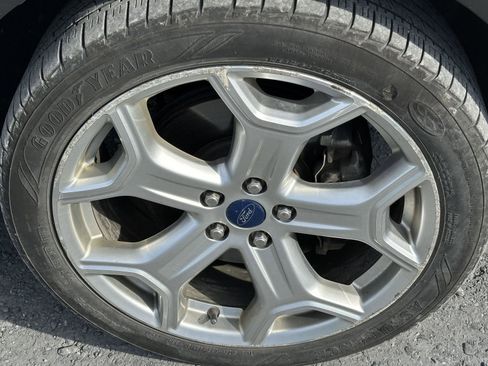 Used 2017 Ford Escape Titanium w/ Equipment Group 301A AWD/4WD image 10
