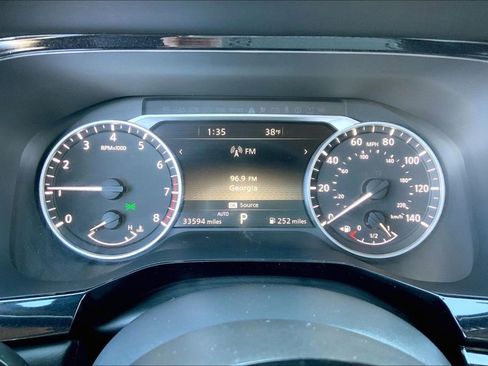 Used 2023 Nissan Pathfinder SL image 10