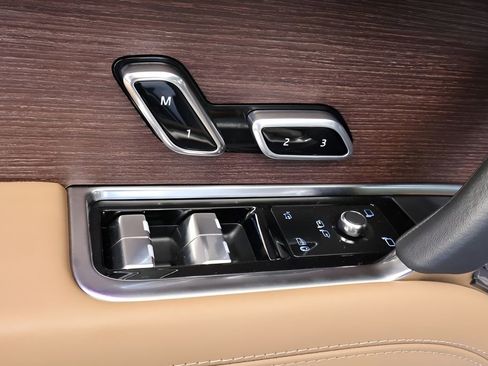 Used 2024 Land Rover Range Rover Autobiography AWD/4WD image 11
