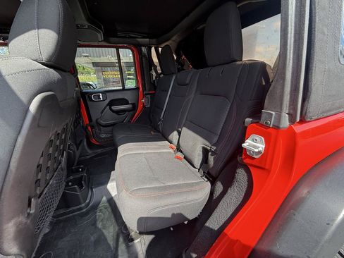 Used 2019 Jeep Wrangler Unlimited Rubicon w/ Dual Top Group AWD/4WD image 14