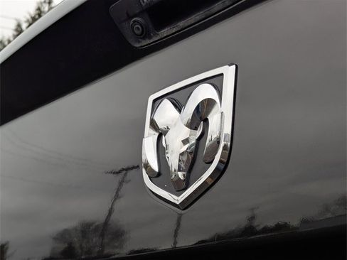 Used 2017 RAM 1500 Classic SLT w/ SLT Plus D￩cor Group image 32