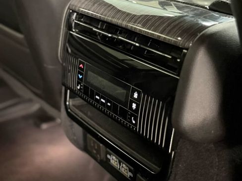 Used 2022 Jeep Wagoneer Series III AWD/4WD image 21