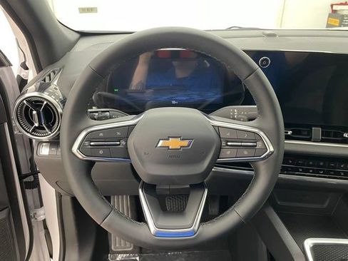 New 2026 Chevrolet Equinox LT w/ Convenience Package II AWD/4WD image 11