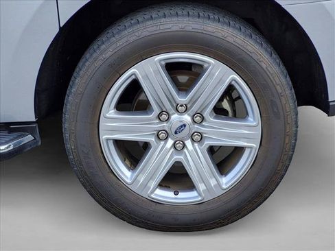 Used 2019 Ford Expedition Max XLT w/ Equipment Group 202A RWD image 17