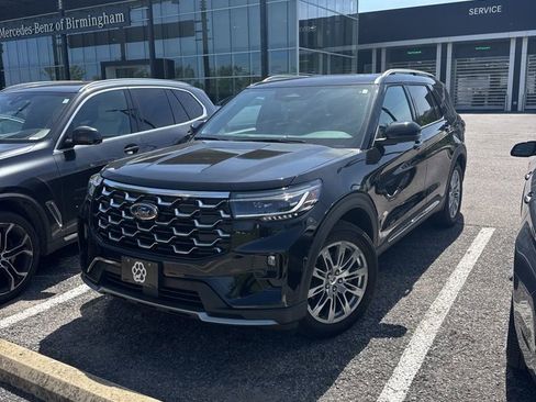 Used 2025 Ford Explorer Platinum image 1