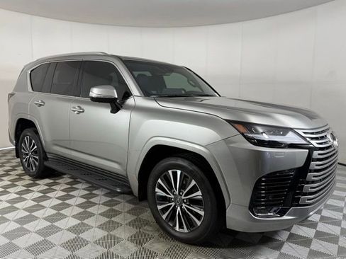 Used 2024 Lexus LX 600 4WD w/ Premium Package image 13