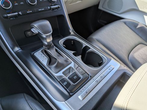 Used 2024 Kia Carnival LX image 25