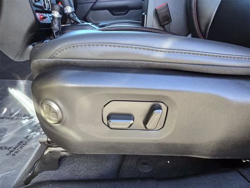 New 2025 Jeep Gladiator Rubicon image 13