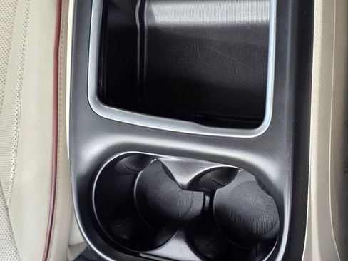 Used 2020 Chrysler Pacifica Limited image 26