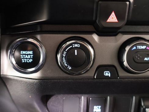 Used 2021 Toyota Tacoma TRD Off-Road image 7