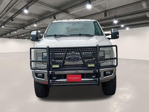 Used 2018 Ford F250 Lariat w/ Lariat Ultimate Package AWD/4WD image 18