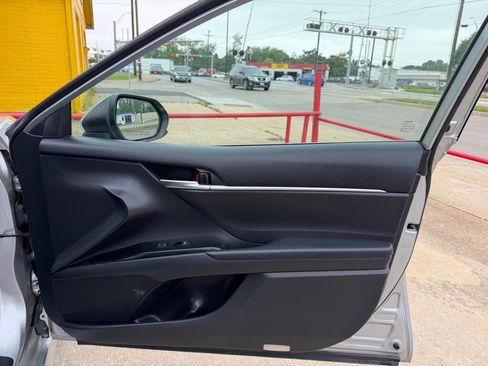 Used 2019 Toyota Camry LE FWD image 9