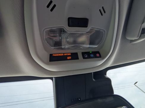 Used 2025 Chevrolet Trax LT FWD image 24