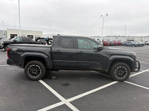Used 2025 Toyota Tacoma TRD Sport AWD/4WD image 7