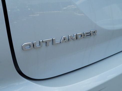 New 2026 Mitsubishi Outlander ES FWD image 7