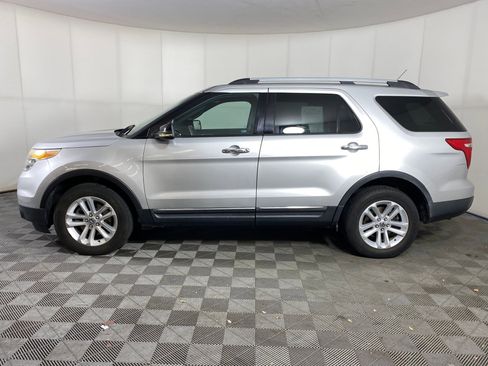Used 2011 Ford Explorer XLT w/ 202A Rapid Spec Order Code image 2