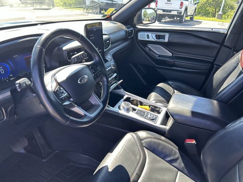 Used 2020 Ford Explorer Platinum w/ Premium Technology Package AWD/4WD image 24