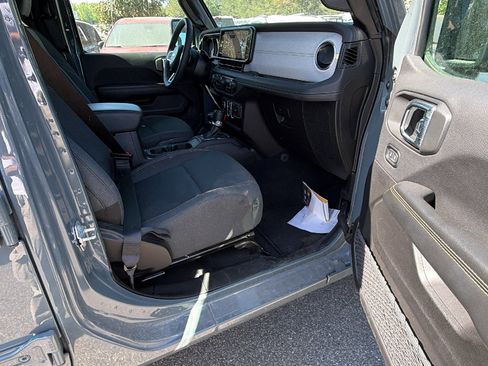 Used 2025 Jeep Wrangler Sahara w/ Safety Group image 19