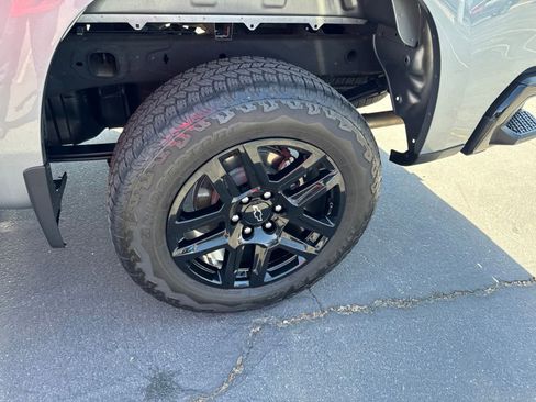 Used 2025 Chevrolet Silverado 1500 LT Trail Boss w/ LPO, Dark Essentials Package AWD/4WD image 13