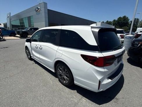 Used 2025 Honda Odyssey Touring image 9