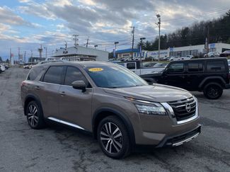 Used 2024 Nissan Pathfinder Platinum w/ Cargo Package video 2