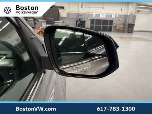 Used 2018 Toyota RAV4 LE image 7