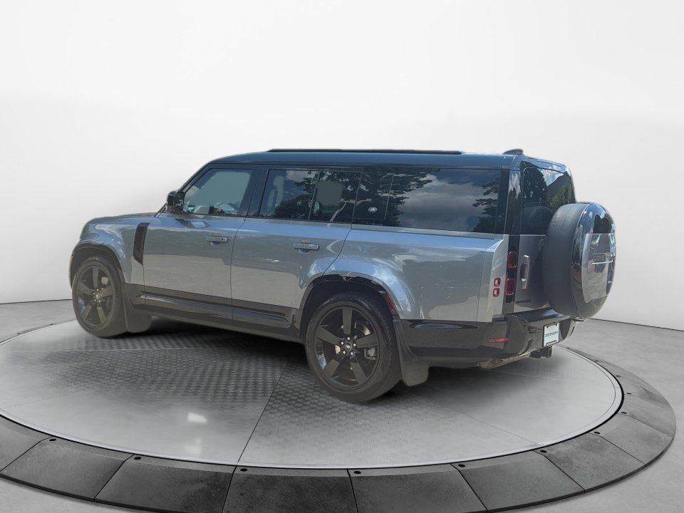 Used 2024 Land Rover Defender 130 X-Dynamic SE AWD/4WD image 5