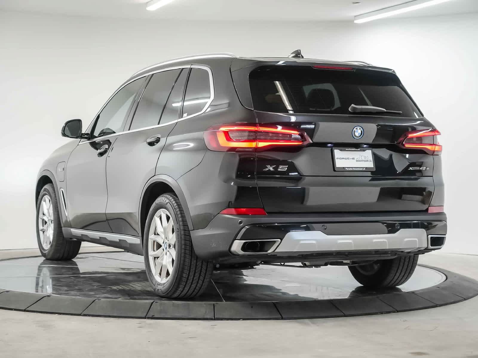 Used 2022 BMW X5 xDrive45e w/ Parking Assistance Package AWD/4WD image 3