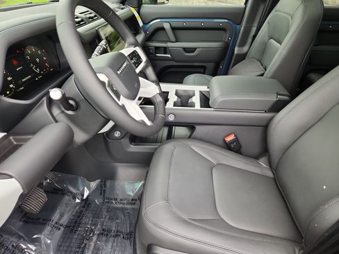 New 2025 Land Rover Defender 110 S image 21