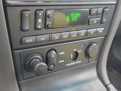 Used 2002 Ford Thunderbird Deluxe image 17