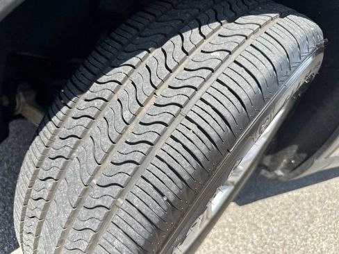 Used 2022 Ford Explorer Limited w/ Equipment Group 301A RWD image 32