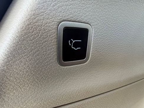 Certified 2023 Chrysler Pacifica Touring-L FWD image 18