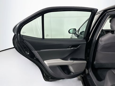 Used 2019 Toyota Camry LE image 25