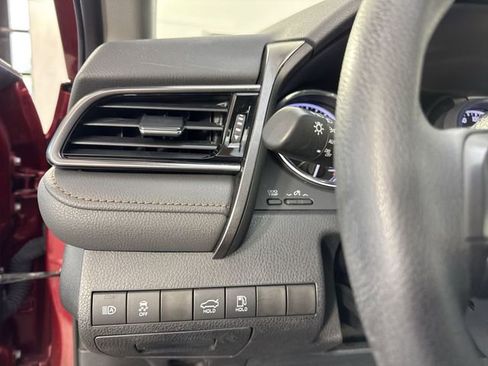 Used 2020 Toyota Camry LE FWD image 13