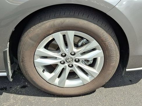 Used 2026 Toyota Sienna XLE AWD/4WD image 8