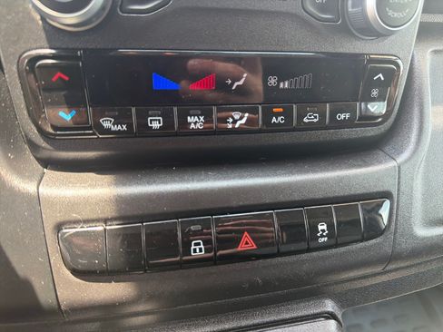 Used 2025 RAM ProMaster 2500 w/ Convenience Group FWD image 9