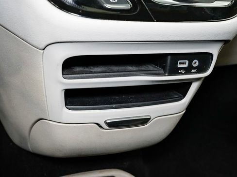 Used 2018 Chrysler Pacifica Touring-L image 18