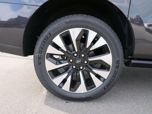 New 2025 Ford Expedition Max Platinum w/ Platinum Ultimate Package image 11