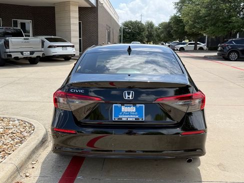 Used 2022 Honda Civic LX image 4
