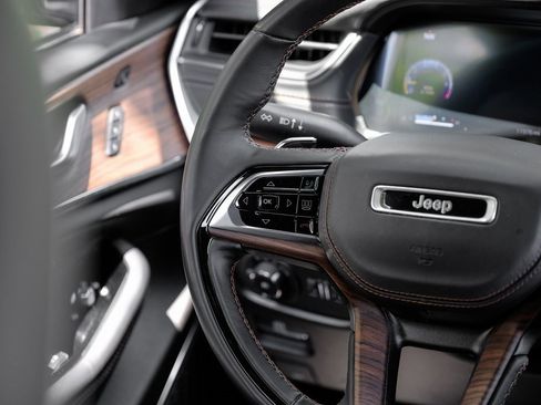 Used 2022 Jeep Grand Cherokee Summit image 27