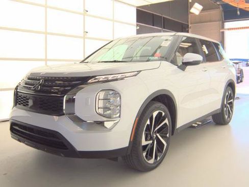 Used 2022 Mitsubishi Outlander ES image 4