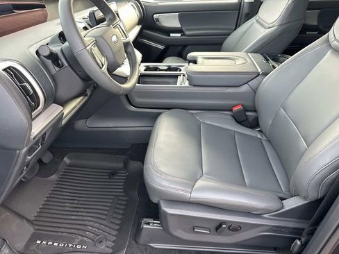 New 2025 Ford Expedition Active image 24