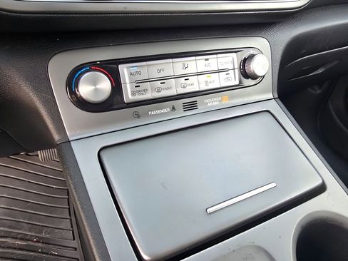 Used 2023 Hyundai Kona SEL image 23