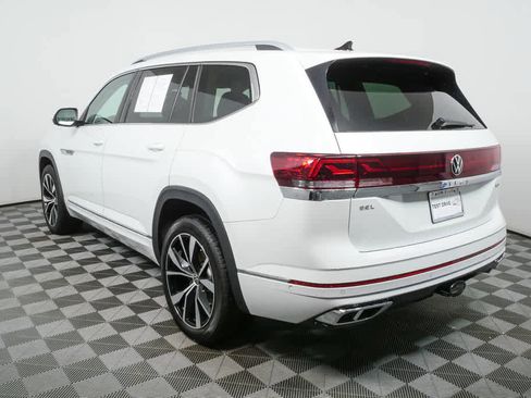 Certified 2025 Volkswagen Atlas SEL Premium R-Line image 32