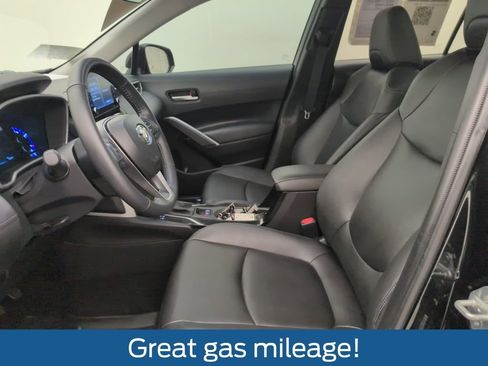 Used 2022 Toyota Corolla Cross XLE image 5