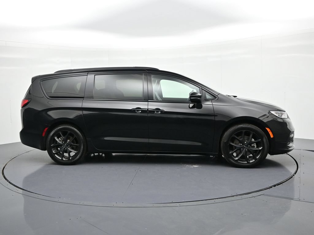 Used 2025 Chrysler Pacifica Limited FWD image 5