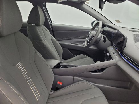 Used 2025 Hyundai Elantra SEL FWD image 21