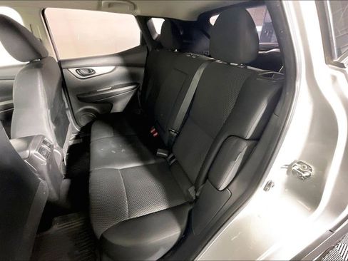 Used 2022 Nissan Rogue Sport S image 35