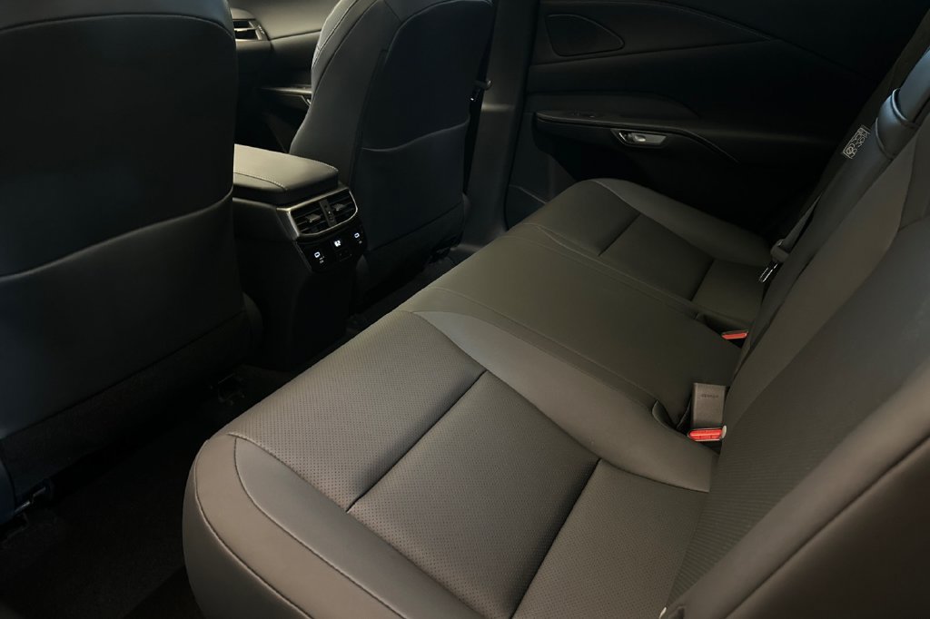 Certified 2024 Lexus RX 350 Premium w/ Convenience Package FWD image 12